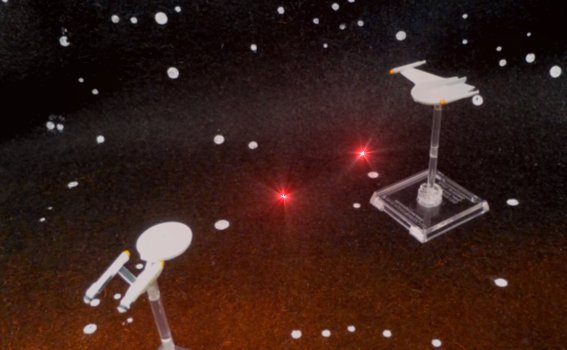 Le Gal Gath'Tong lance ses torpilles � proton contre l'Enterprise...